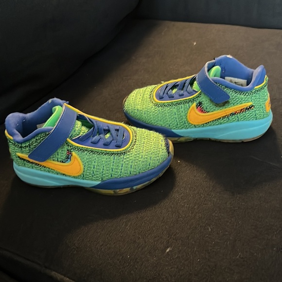 Nike LeBron XX SE - Picture 3 of 5